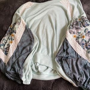 Free people cropped Large top .